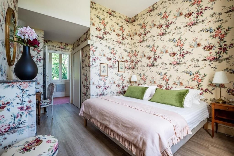 Bedroom 2, Chateau De Meyre, Gironde