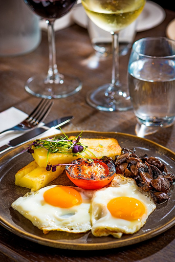 Food & Drinks 5, Queens Hotel And Nightclub