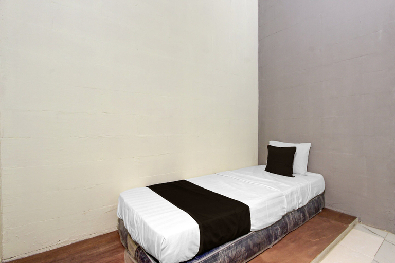 Room 2, Chic Deluxe Twin Comfort Stay w/ Free Wifi, Semarang