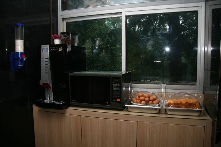 Food & Drinks, New Grand Hotel, Buk