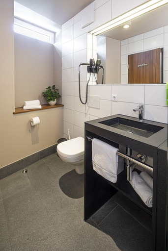 Bathroom 4, Riku Hotel Memmingen Schweizerberg, Memmingen