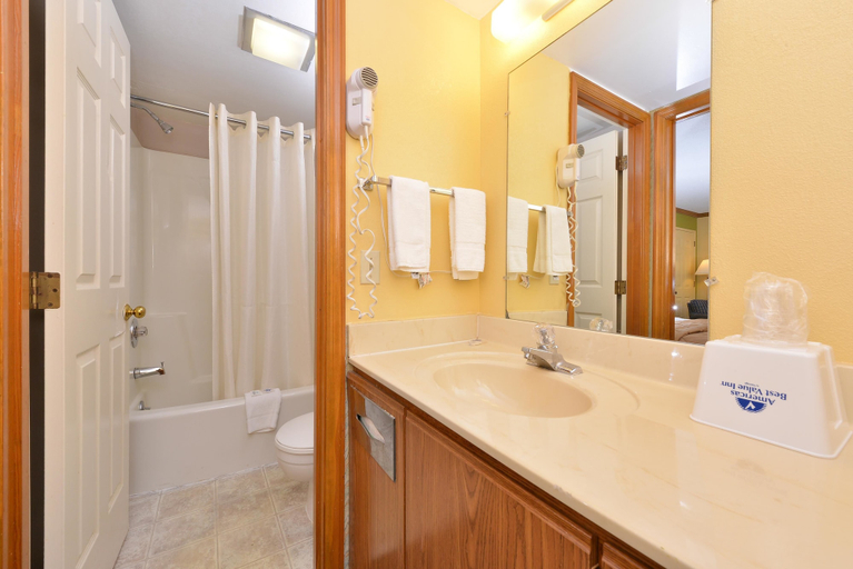 Bathroom, Americas Best Value Inn Maumee Toledo, Lucas