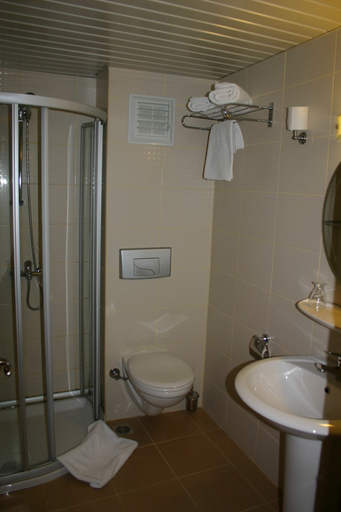 Bathroom 3, Yavuz Otel, Fatih