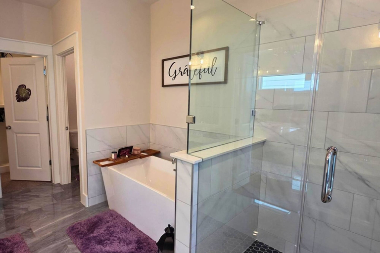 Room 4, Wonderland 3bd Escape Near Downtown Houston, Houston