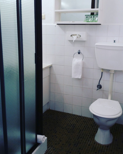 Bathroom 3, Motel Sierra Bright, Alpine - East