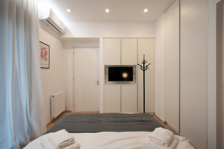 Room 4, THE EDGE Luxurious Penthouse Shared Gym, Attica