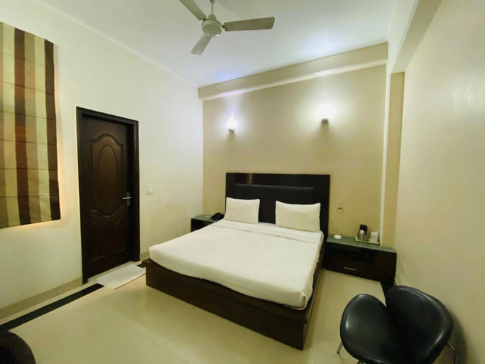 Bedroom 2, Hotel LLoyd Residency Near Nehru Place, Delhi