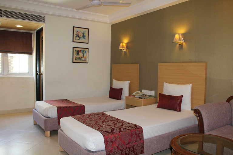 Bedroom 2, The Lotus Apartment Hotel Burkit Road, Chennai