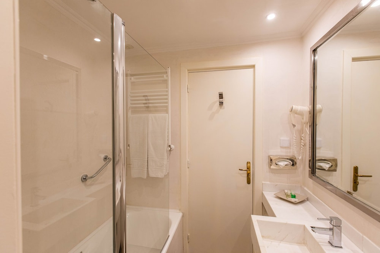 Bathroom 5, Hotel Acropole Tunis, Cité El Khadra