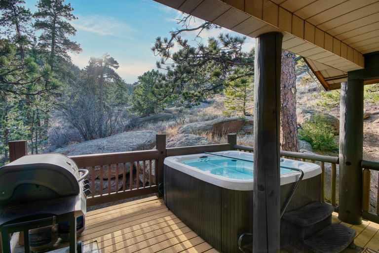 Sport & Beauty 4, Pine Haven Resort, Larimer
