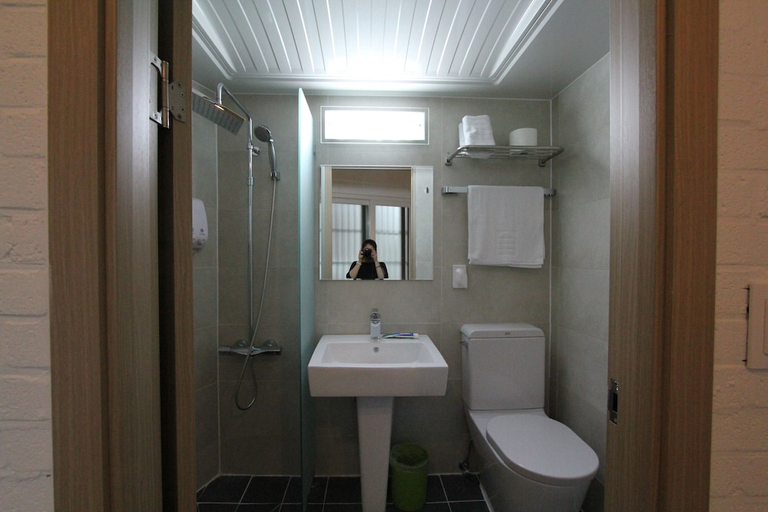Bathroom 4, B my guesthouse - Hostel, Jung