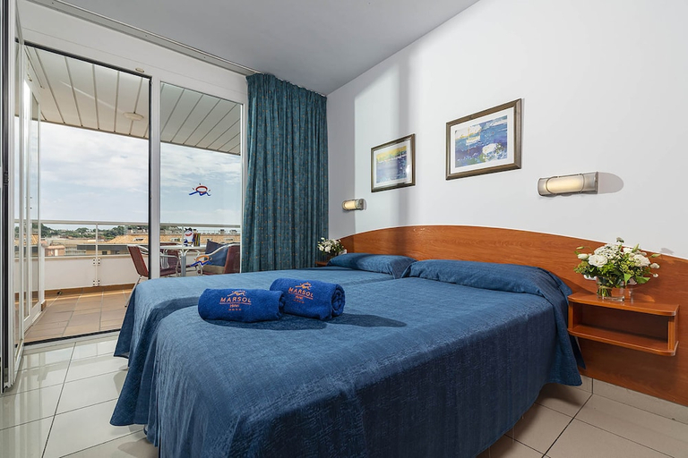 Bedroom 3, Aparthotel Costa Encantada, Girona
