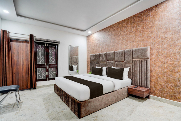 Room 2, Premium Neelam Hotel, Bareilly