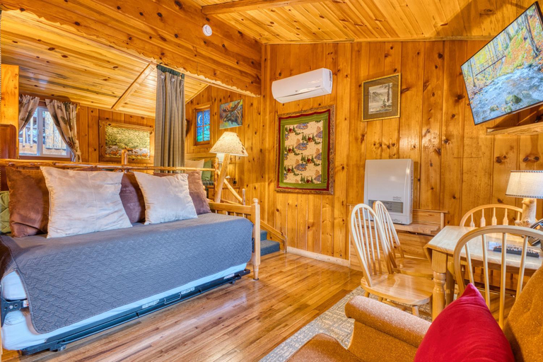 Bedroom 2, Pine Haven Resort, Larimer