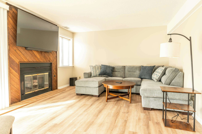 Living area 5, Lakeside Living at Abbey Springs - Pools & Beach!, Walworth