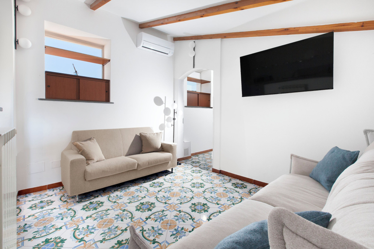 Living area 5, YourHome - Jolly Pini, Napoli