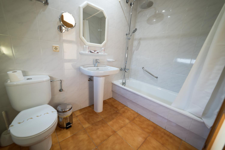 Bathroom 3, Hotel Atlantico Sanxenxo, Pontevedra