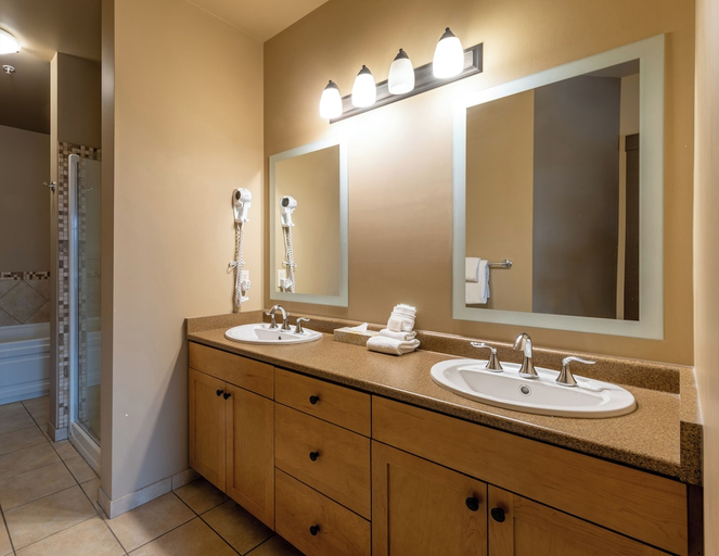 Bathroom 4, Palliser Lodge, Columbia-Shuswap
