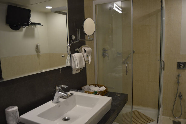 Bathroom 3, Fortune Inn Sree Kanya Visakhapatnam, Visakhapatnam