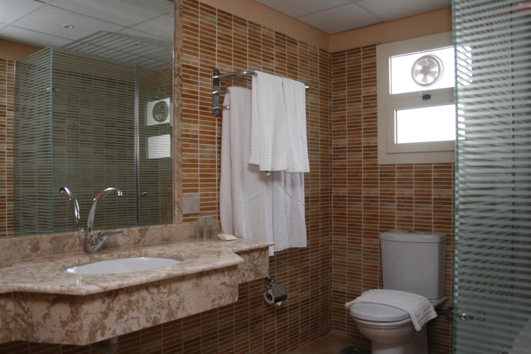 Bathroom 3, Kanzy Hotel, Ad-Duqi