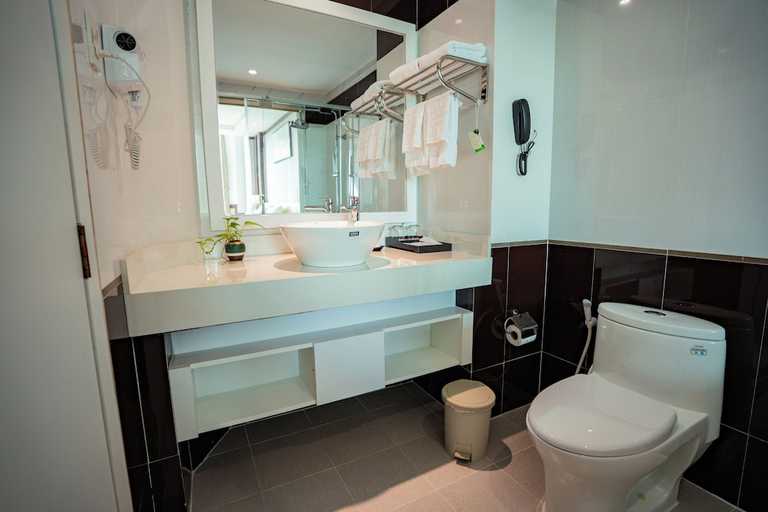 Bathroom 4, Van Phat Riverside Hotel, Ninh Kiều