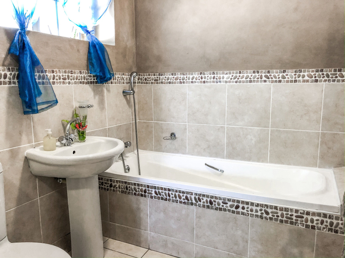 Bathroom 4, Ingwenya Lodge St Lucia, Umkhanyakude