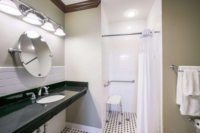 Bathroom 4, Water Street Hotel Marina An Ascend, Franklin