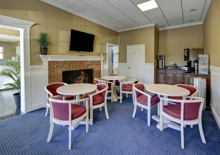 Food & Drinks, Atlantic OceanFront Inn, Worcester