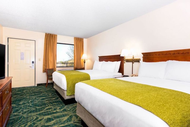 Bedroom 3, Branson's Best Motel, Taney