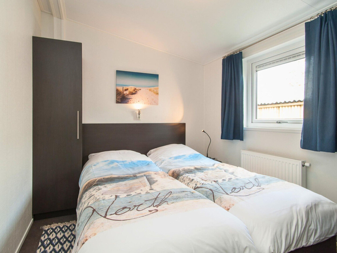 Room 3, Cozy Beachside Base With Dual Terraces, Noordwijk