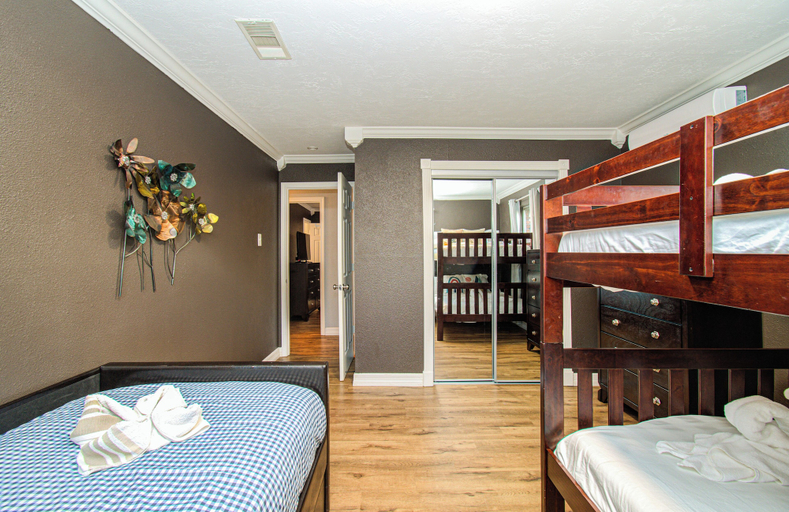 Room 2, Sleeps 16+ | Game Room + 75” TV | Fire Pit + BBQ, Houston