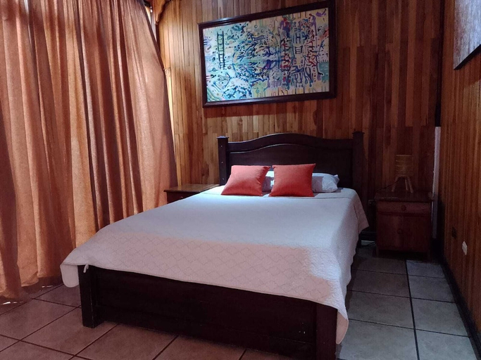 Bedroom 2, Natural Pacific Suites, Aguirre