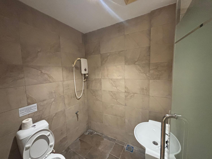 Bathroom 3, KITTY HOMESTAY 402 @ ROXY APARTMENT KUCHING, Kuching