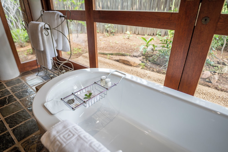 Bathroom 4, Ekuthuleni Lodge, Waterberg