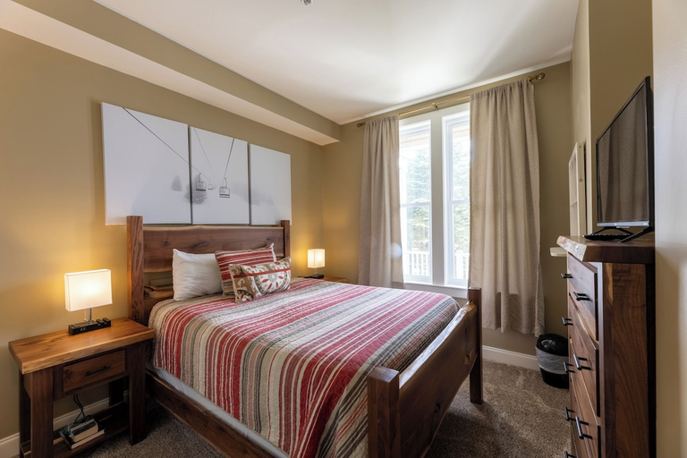Bedroom 2, Seneca, Pocahontas