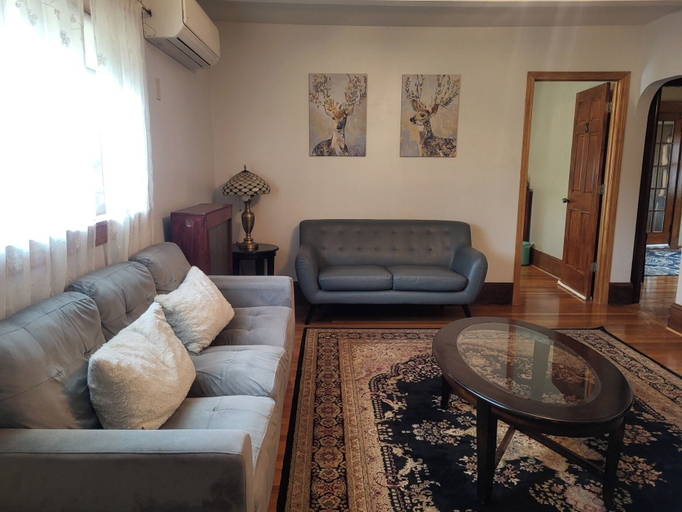 Living area 3, 5 Beds 2 Bathroom Appartment, Cambridge