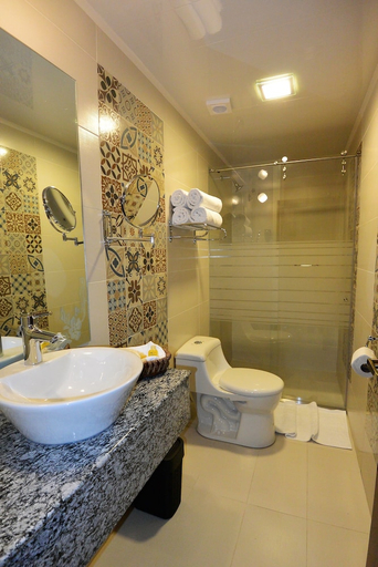 Bathroom 4, Hotel La Basilica Quito, Quito
