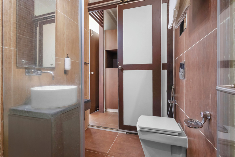 Bathroom 2, Alaya Stays Glass River 4 BHK Villa, Ernakulam