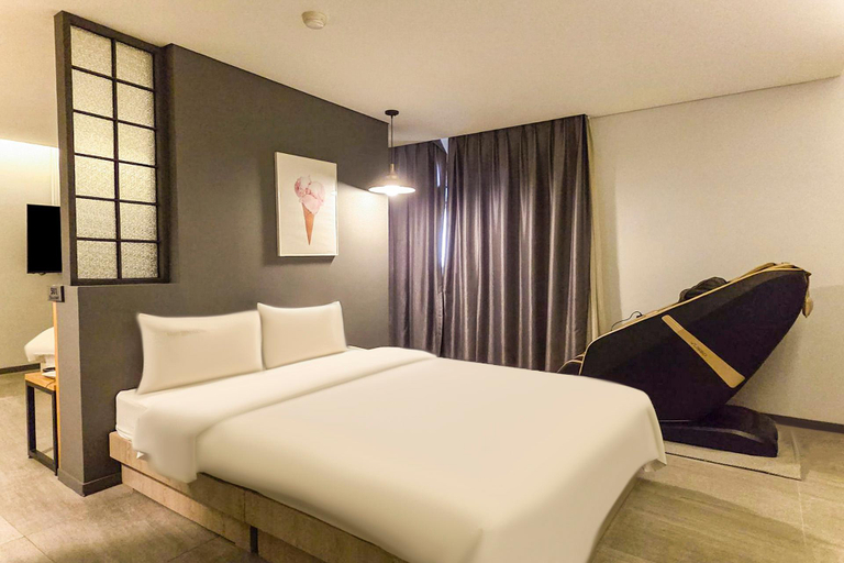 Bedroom 4, Suwon Saint Hotel, Suwon