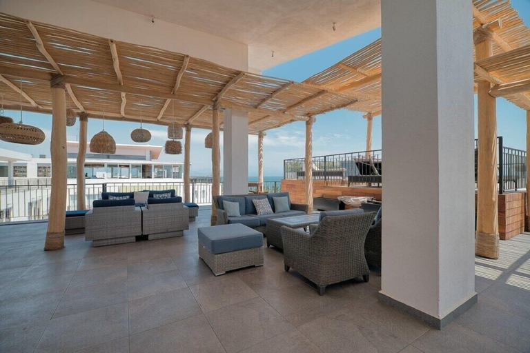Terrace/patio 5, Cozy 1Br Apt - Pool - Gym - 2 Min to the Beach, Compostela