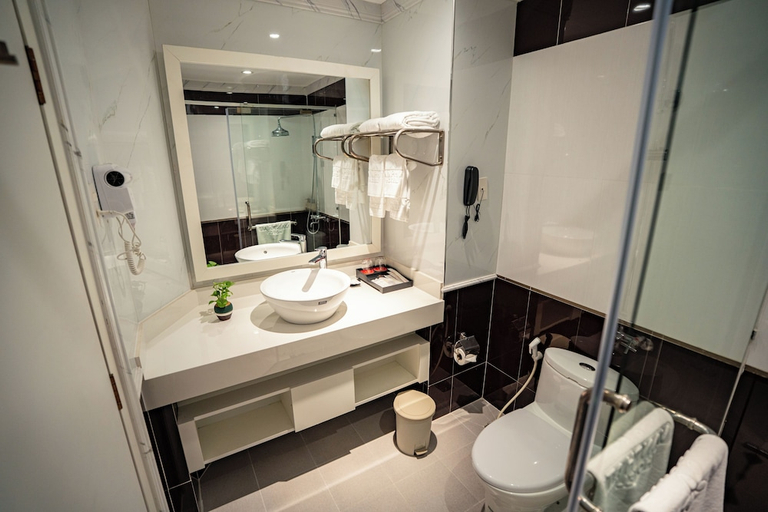 Bathroom 4, Van Phat Riverside Hotel, Ninh Kiều