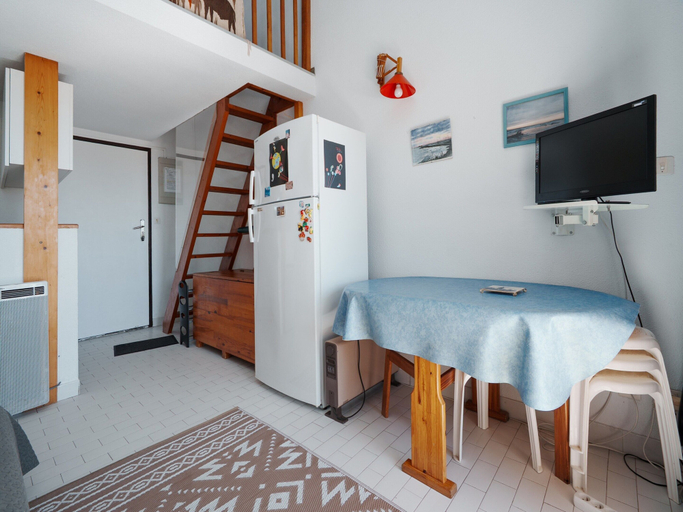 Living room 5, Serene Port-side Living in Agde, Hérault