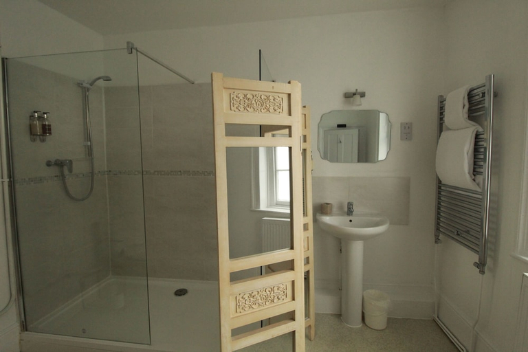 Bathroom 3, The Kings Head Inn, East Sussex