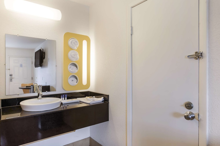 Bathroom 4, Americas Best Value Inn Bowling Green, Warren