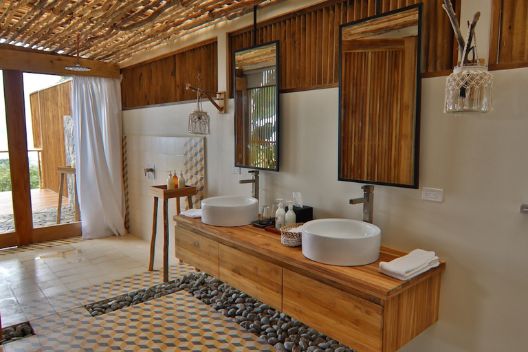 Bathroom 4, Lapa Rios Lodge, Golfito