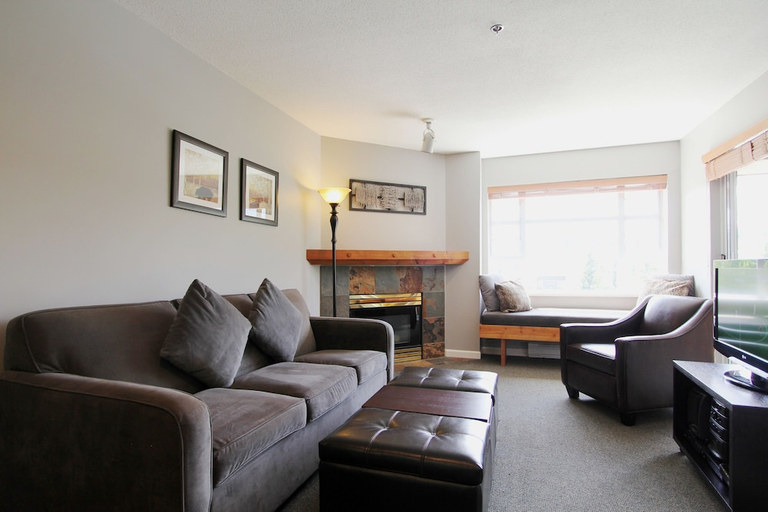 Others 5, Marketplace Lodge, Squamish-Lillooet