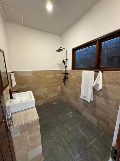 Bathroom 5, Tulambubu Dive Resort, Karangasem
