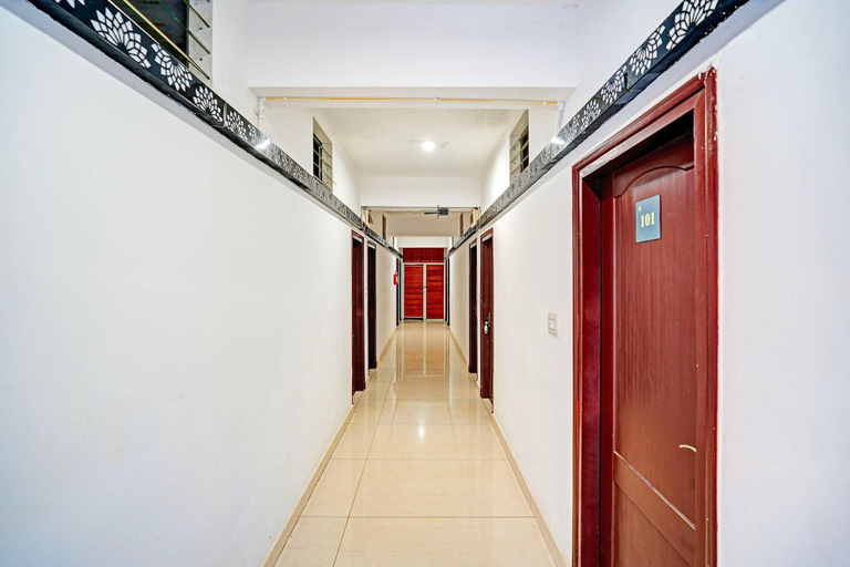 Interior 2, Deluxe Hotel Raj, Kodagu