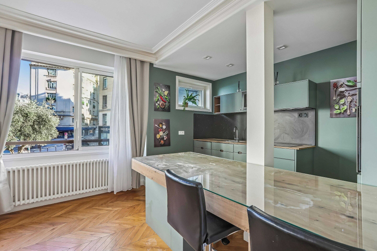 Private kitchen, Superb Haussmann-style apt - 2bdr/6p - Trocadero, Paris