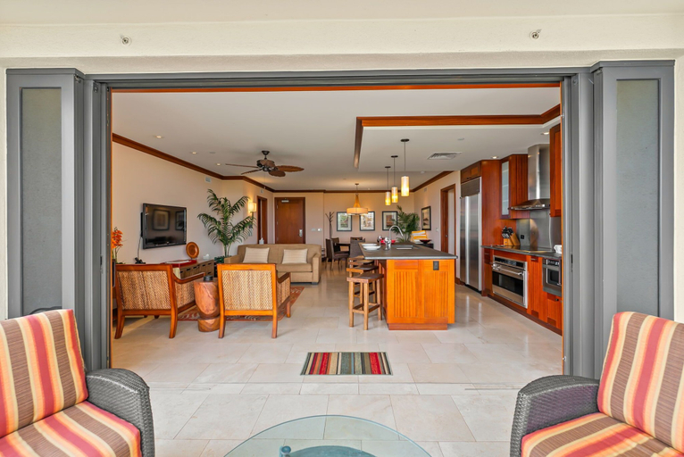 Living area 2, Hale Alani Resort-style Stay, Honolulu